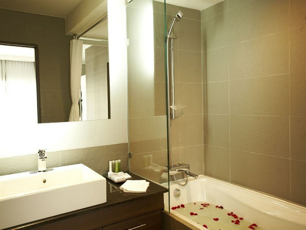 Фото Отель Sukhumvit Suites