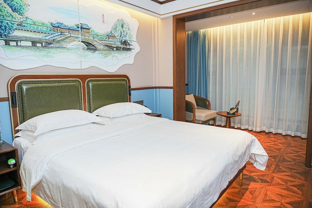 Фото Hiking Hotel Hangzhou