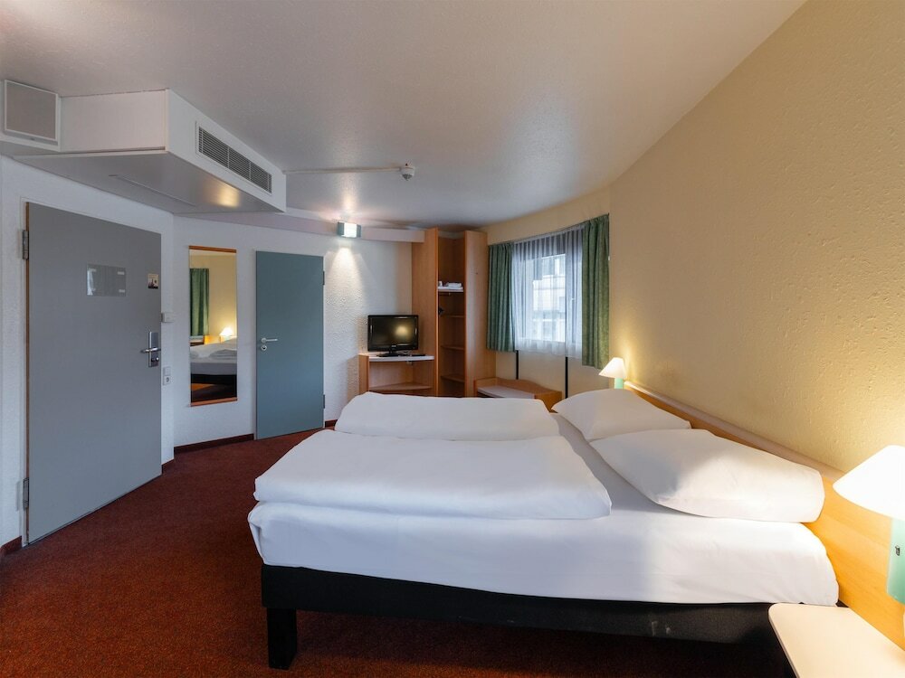 Фото B&b Hotel Wuppertal-City