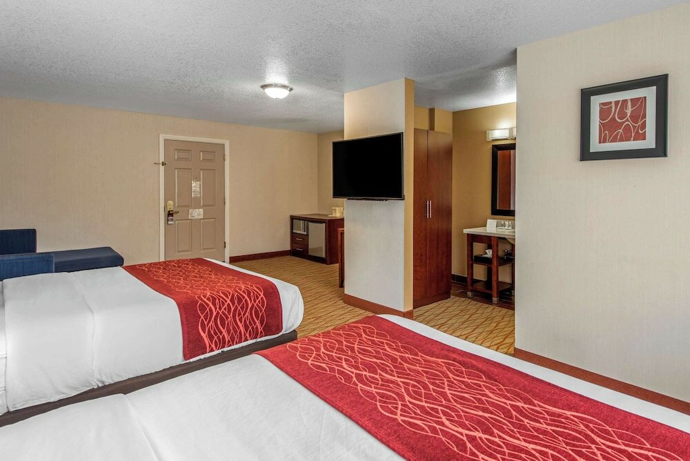 Фото Comfort Inn Mount Shasta Area