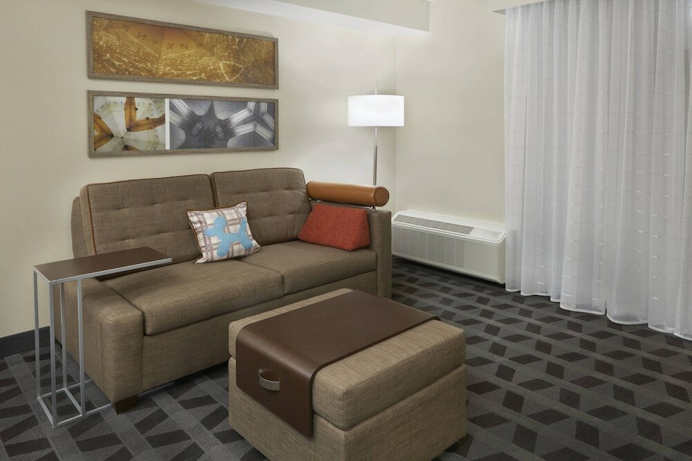 Фото TownePlace Suites by Marriott Oshawa