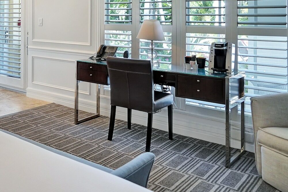 Фото The Pillars Hotel & Club