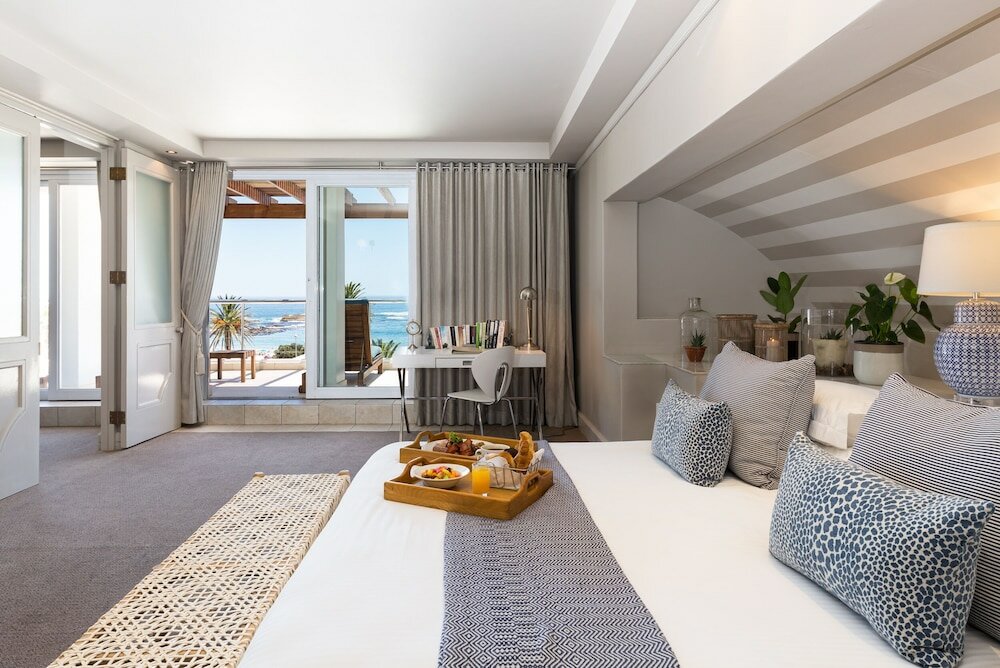 Фото The Bay Hotel