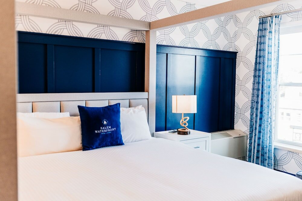 Фото Salem Waterfront Hotel & Suites