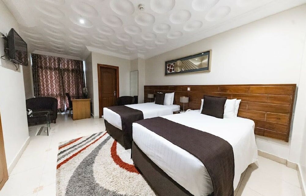 Фото Airport West Hotel