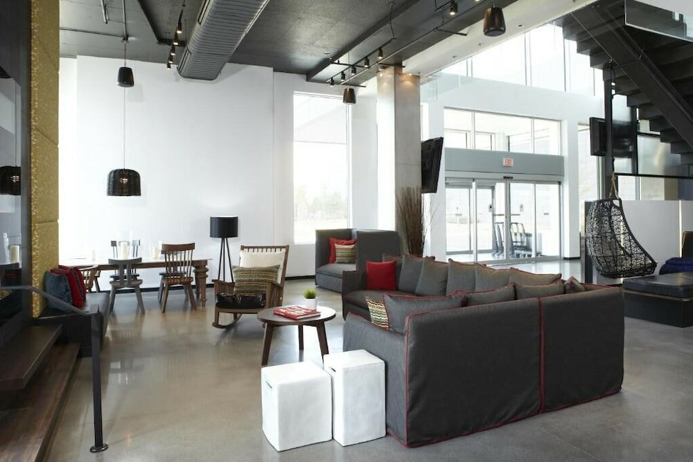 Фото Alt Hotel Toronto Airport