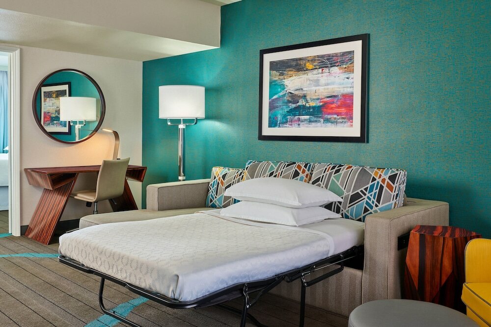 Фото Sheraton Tucson Hotel and Suites