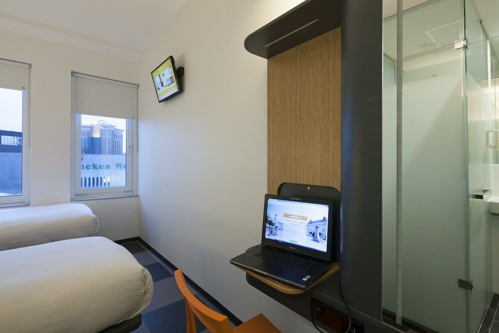 Фото EasyHotel Amsterdam Arena Boulevard