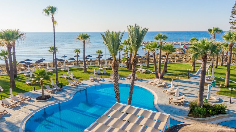 Фото Golden Bay Beach Hotel