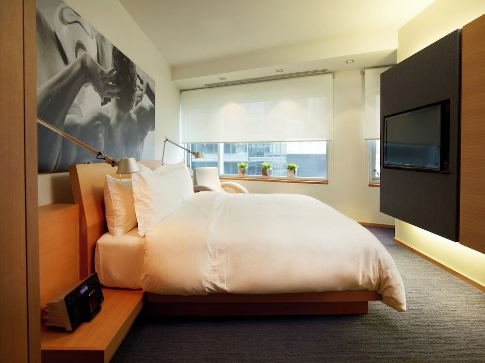 Фото Le Germain Hotel Maple Leaf Square