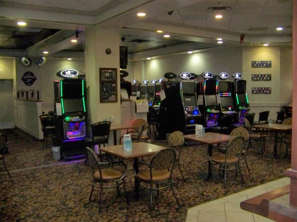 Фото Continental Inn & Suites