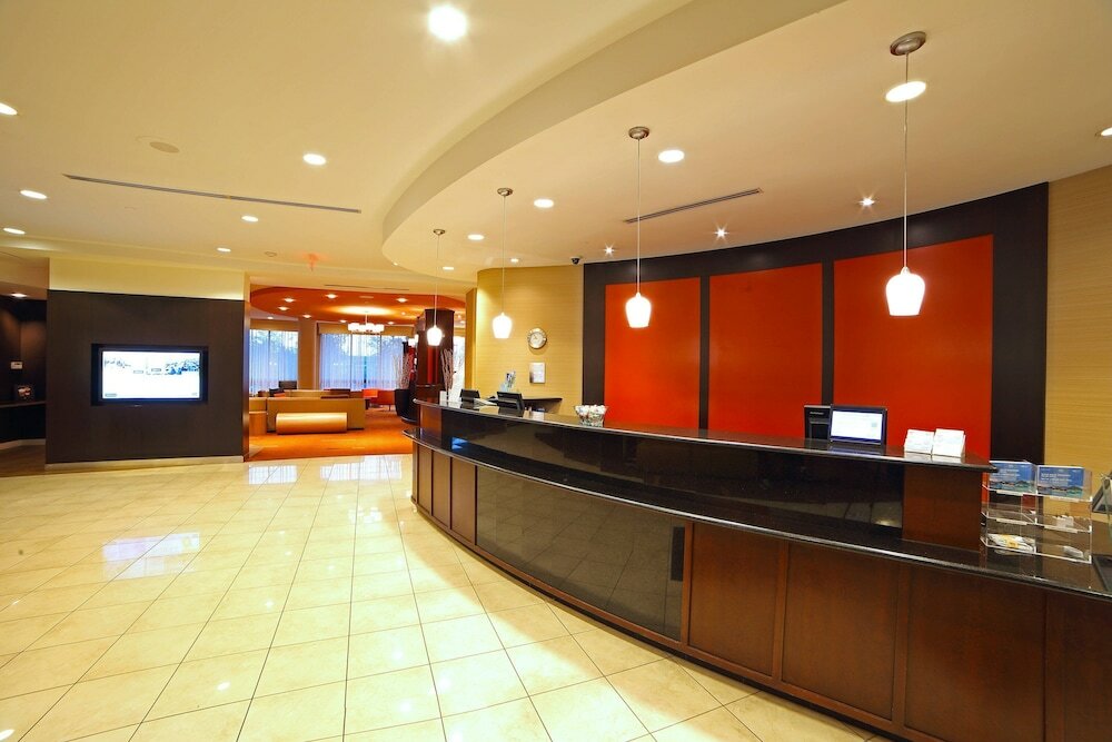 Фото Courtyard Mississauga - Airport Corporate Centre West