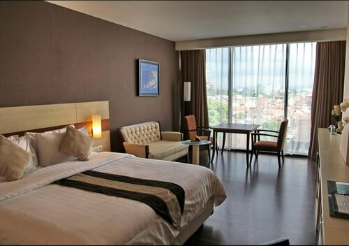 Внешний вид отеля Hotel California Bandung в Бандунге, фото 4