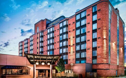 Гостиница Four Points by Sheraton Mississauga Meadowvale в Стритсвилле
