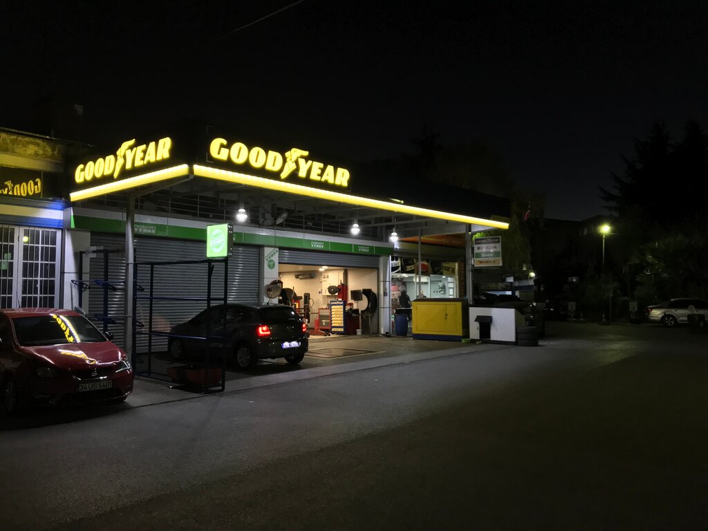 Kardesler Lastik Jant Ve Lastikciler Maslak Mah Aos 35 Sok No 1452 1453 Sariyer Istanbul Turkiye Yandex Haritalar