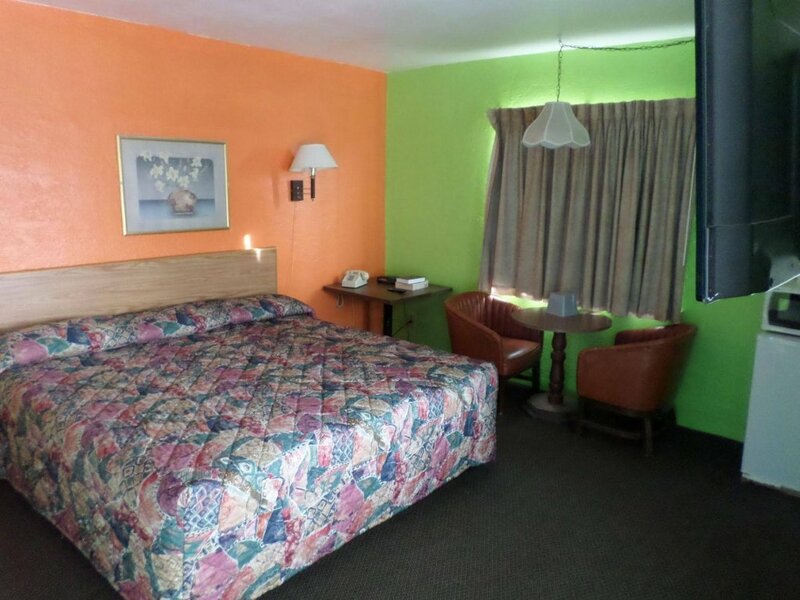 Гостиница Broadway Motel в Де-Мойн