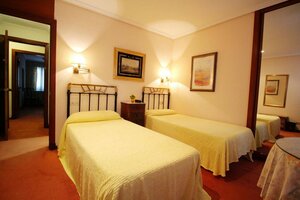 Hotel Santillana (Cantabria, Calle Santo Domingo, 3), hotel