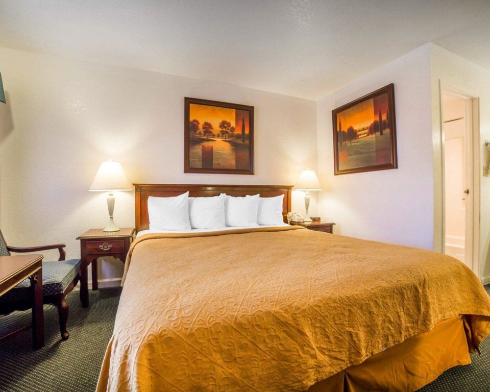 Фото Rodeway Inn at Nevada State Capitol