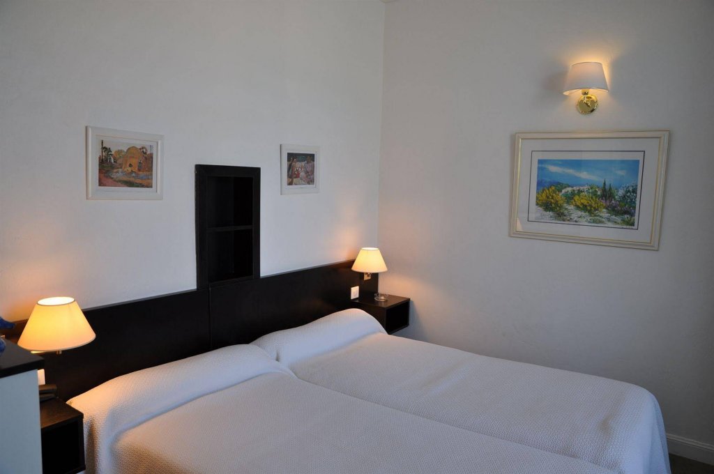 Фото Hotel des Mimosas