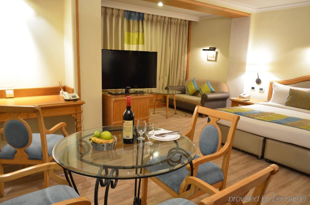 Фото The Maya Hotel