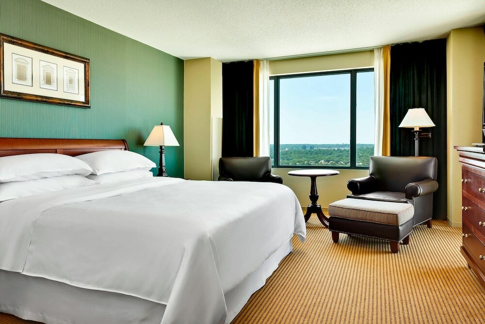 Фото Sheraton Overland Park Hotel at the Convention Center