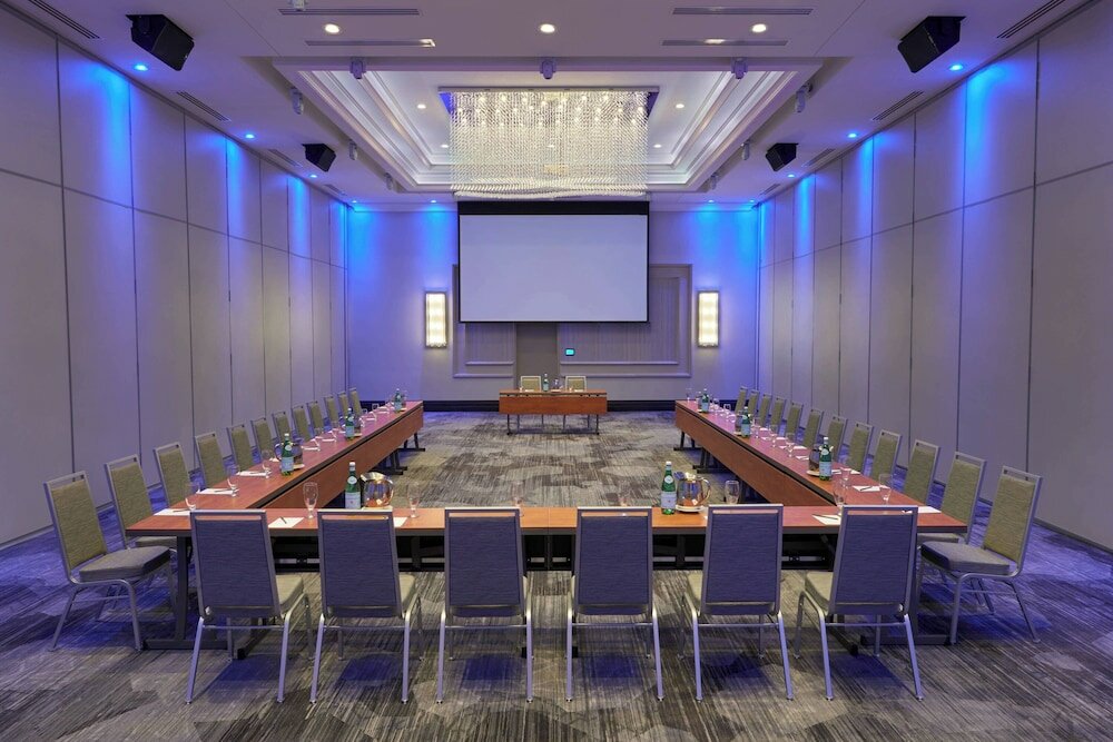 Фото TownePlace Suites by Marriott Oshawa
