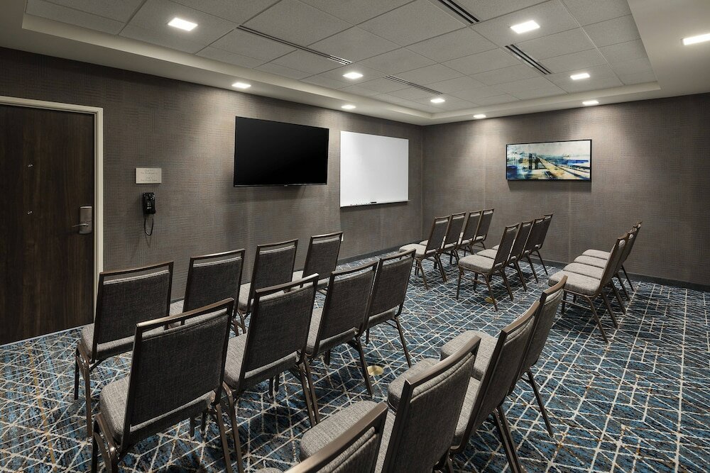 Фото Courtyard by Marriott Seattle Northgate