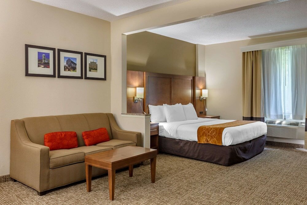 Фото Comfort Suites Raleigh Walnut Creek