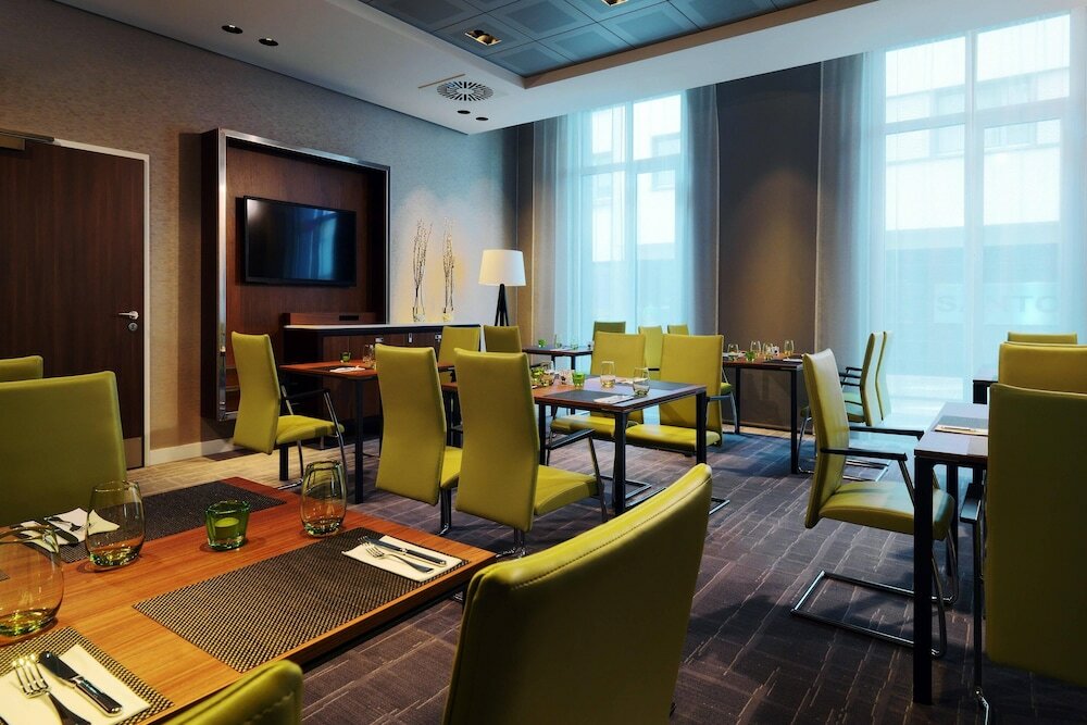 Фото Courtyard by Marriott Cologne