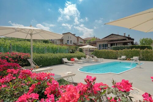 Внешний вид отеля La Rosa Gialla в Бароле, фото 1