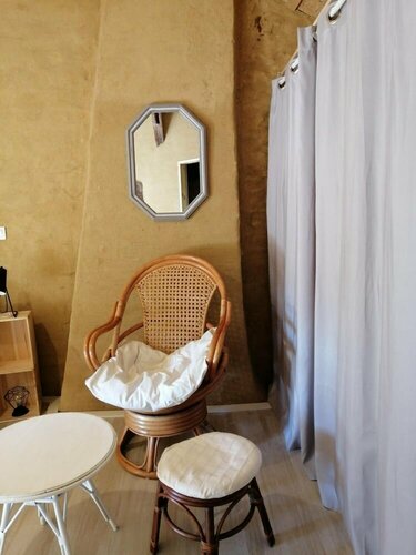 Гостиница Chambres d'Hotes la Source в Ла-Роше-сюре-Йоне