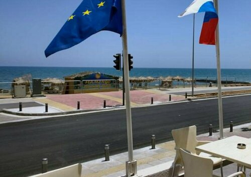 Гостиница Liv Mackenzie Beach Suites в Ларнаке