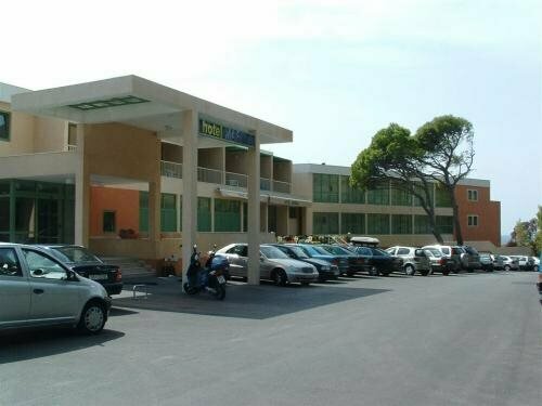 Гостиница Bluesun Hotel Marina в Бреле