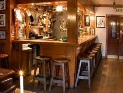 Гостиница The White Lady Hotel в Кинсейле