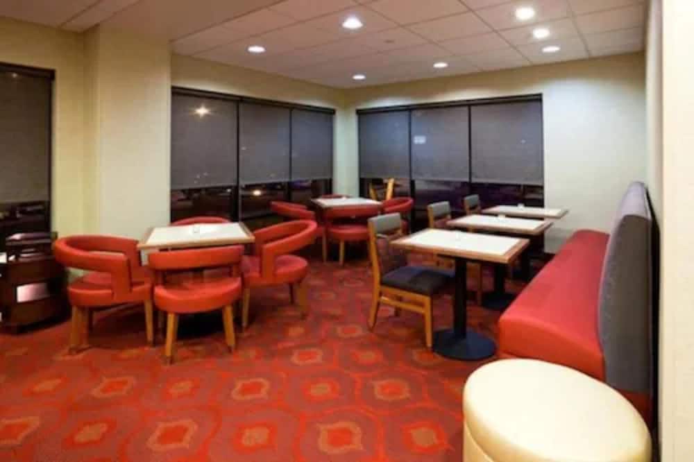 Фото Hampton Inn Rockford