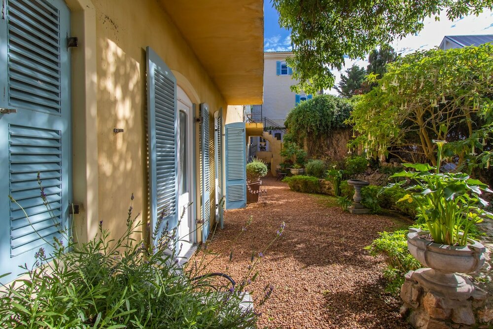 Фото Auberge Burgundy Guest House