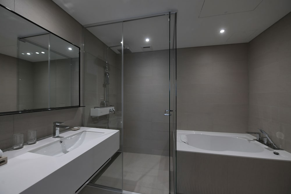 Фото Orakai Daehakro Hotel