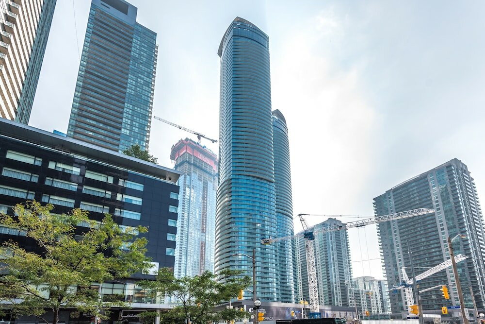 Фото Noel Suites-York St and Lakeshore Blvd