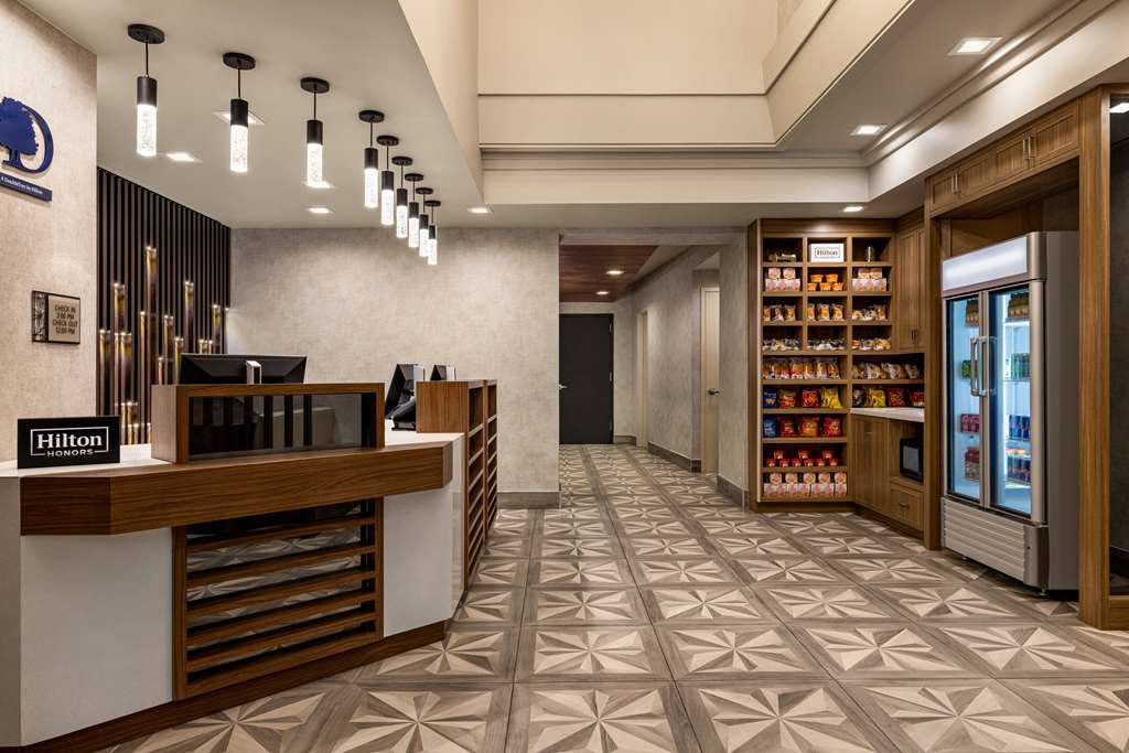 Фото DoubleTree by Hilton New York Midtown Fifth Ave