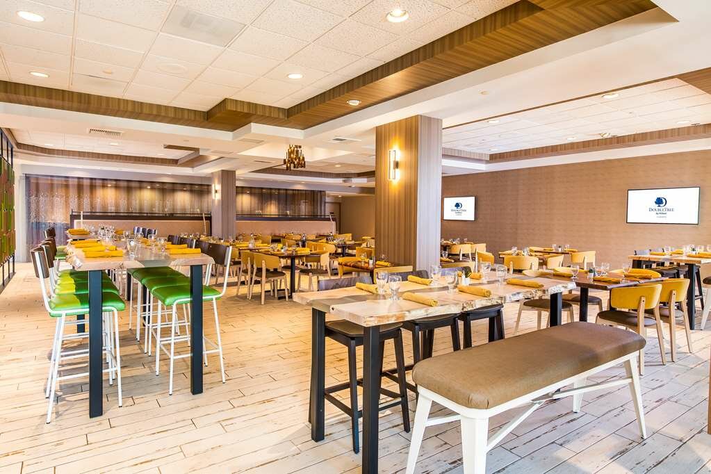 Фото DoubleTree by Hilton Carson