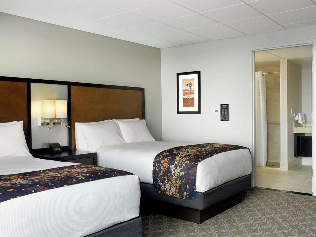 Фото Doubletree by Hilton Cedar Rapids Convention Complex