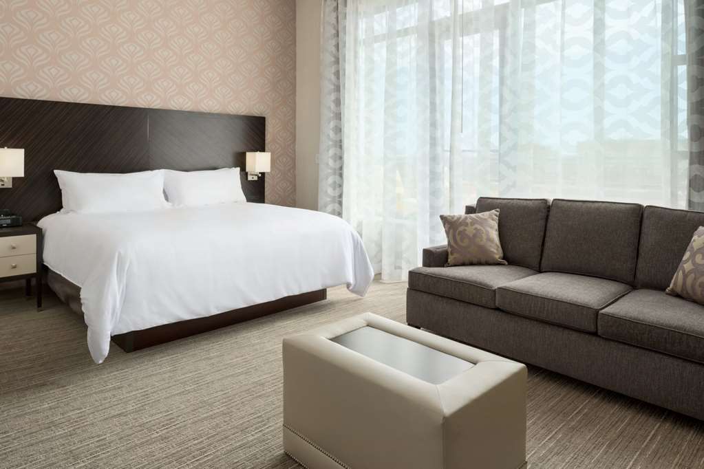 Фото Embassy Suites Louisville Downtown