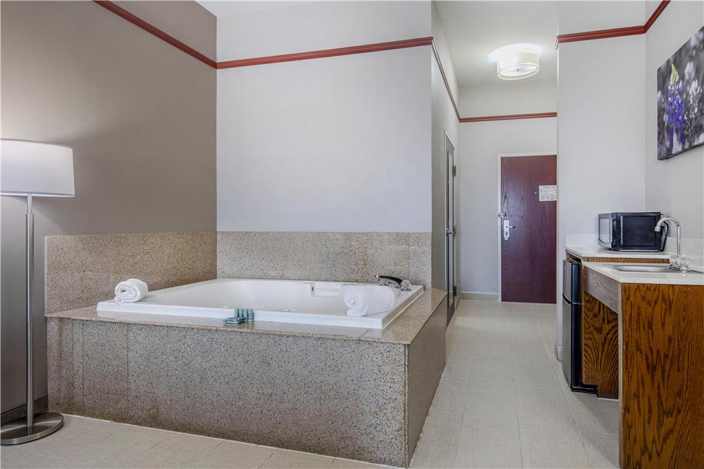 Фото Best Western Limestone Inn & Suites