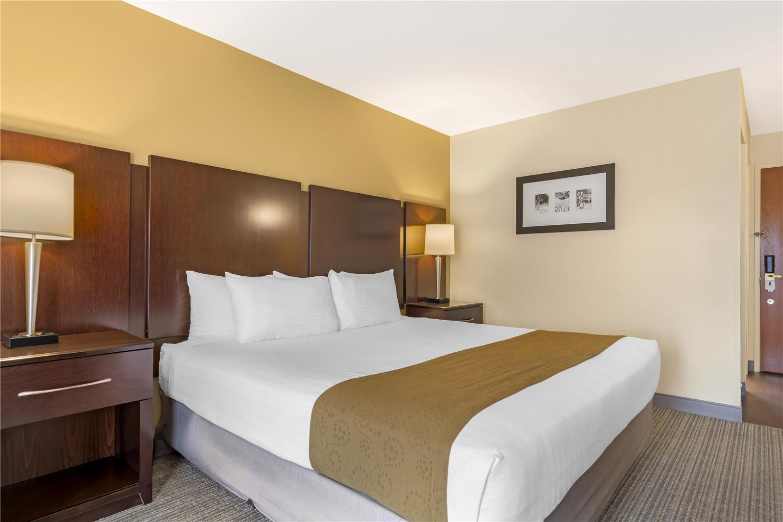 Фото Best Western Plus Plaza by the Green