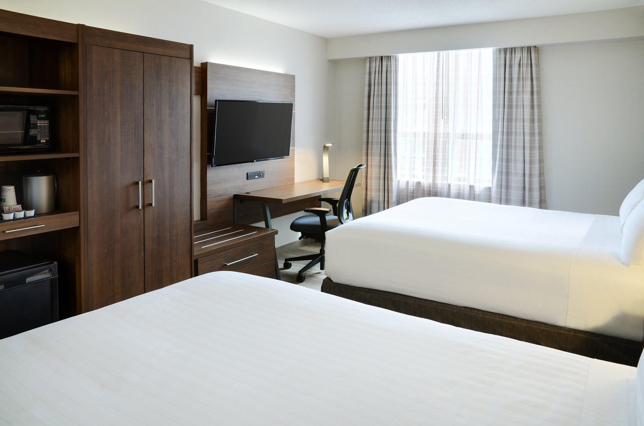 Фото Holiday Inn Express Toronto - Downtown, an Ihg Hotel