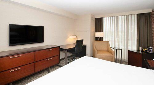 Гостиница DoubleTree by Hilton Hotel and Suites Charleston Airport в Гус-Крик