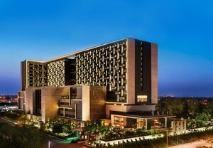Гостиница The Leela Ambience Convention Hotel Delhi