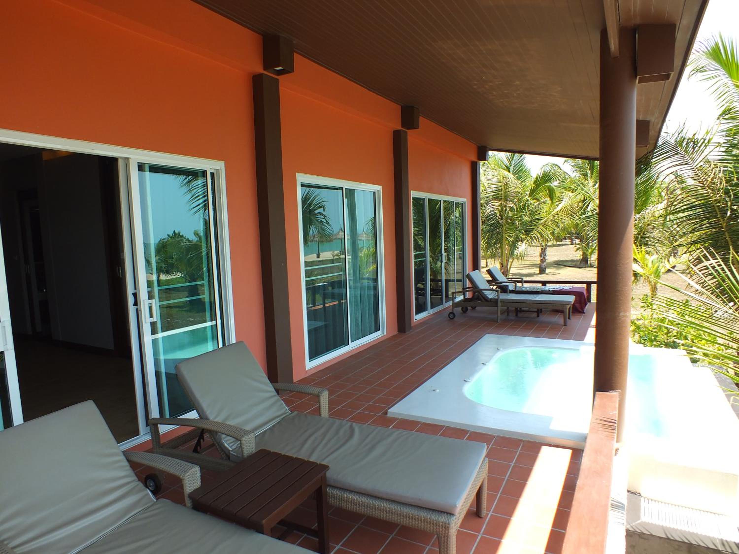 Фото C&n Kho Khao Beach Resort