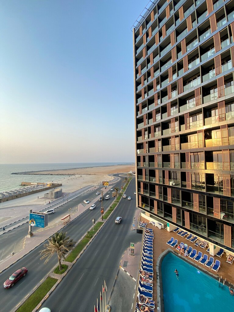 Hotel Wyndham Garden Ajman Corniche, Ajman, photo