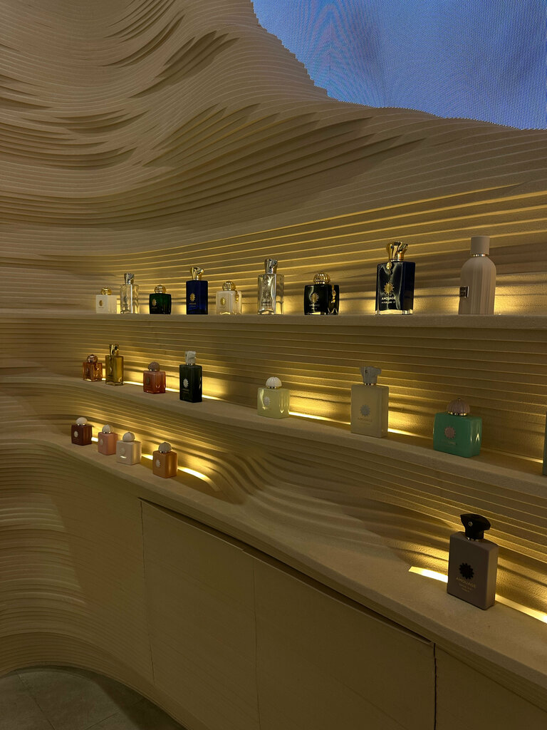 Perfume and cosmetics shop Amouage, Dubai, photo